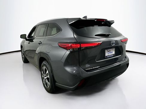 Used 2023 Toyota Highlander XLE image 7