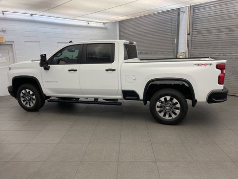 Used 2026 Chevrolet Silverado 2500 Custom image 6