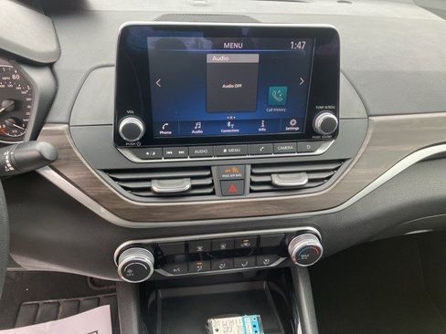 Used 2024 Nissan Altima 2.5 SV image 17