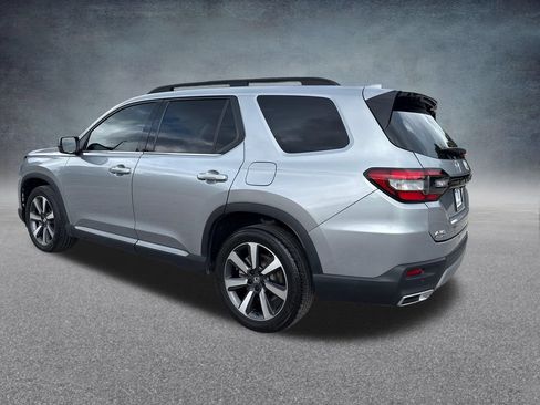 Used 2023 Honda Pilot Touring image 3