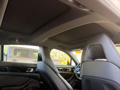 Used 2018 Porsche Panamera 4 image 31