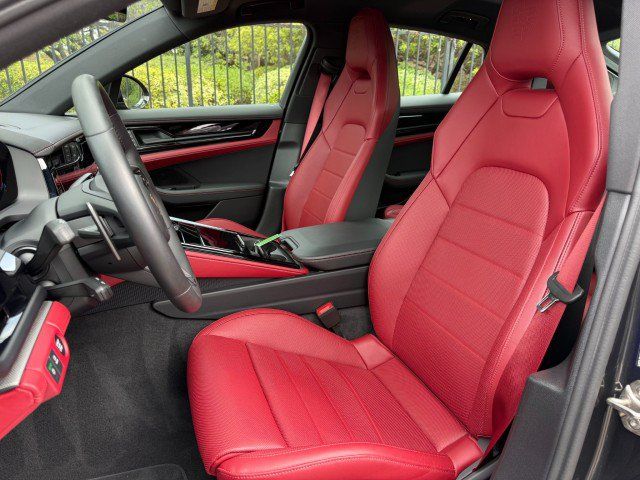 Used 2025 Porsche Panamera image 8
