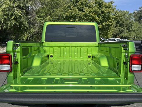 New 2025 Jeep Gladiator Sport image 19