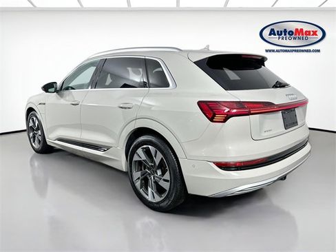 Used 2022 Audi e-tron Premium Plus image 6