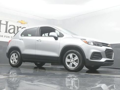 Used 2018 Chevrolet Trax LS image 2