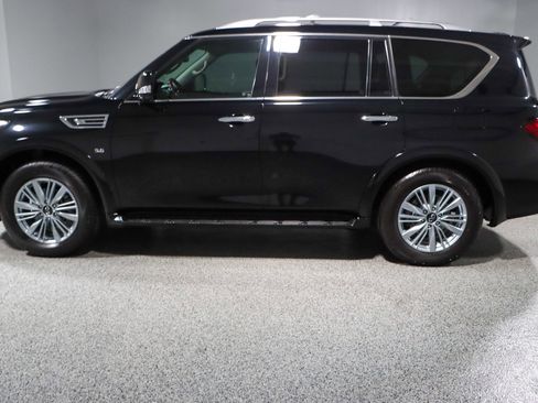 Used 2019 INFINITI QX80 Luxe w/ All-Season Package image 10