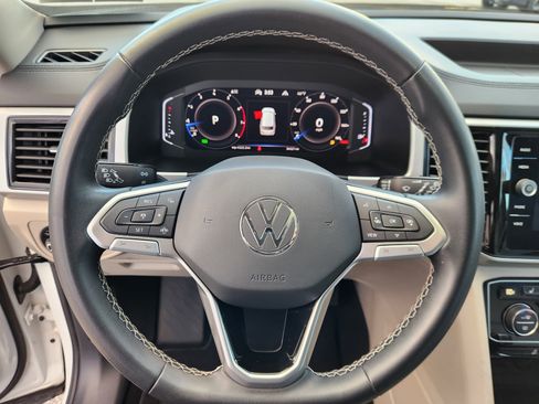 Certified 2023 Volkswagen Atlas SE w/ Panoramic Sunroof Package image 9