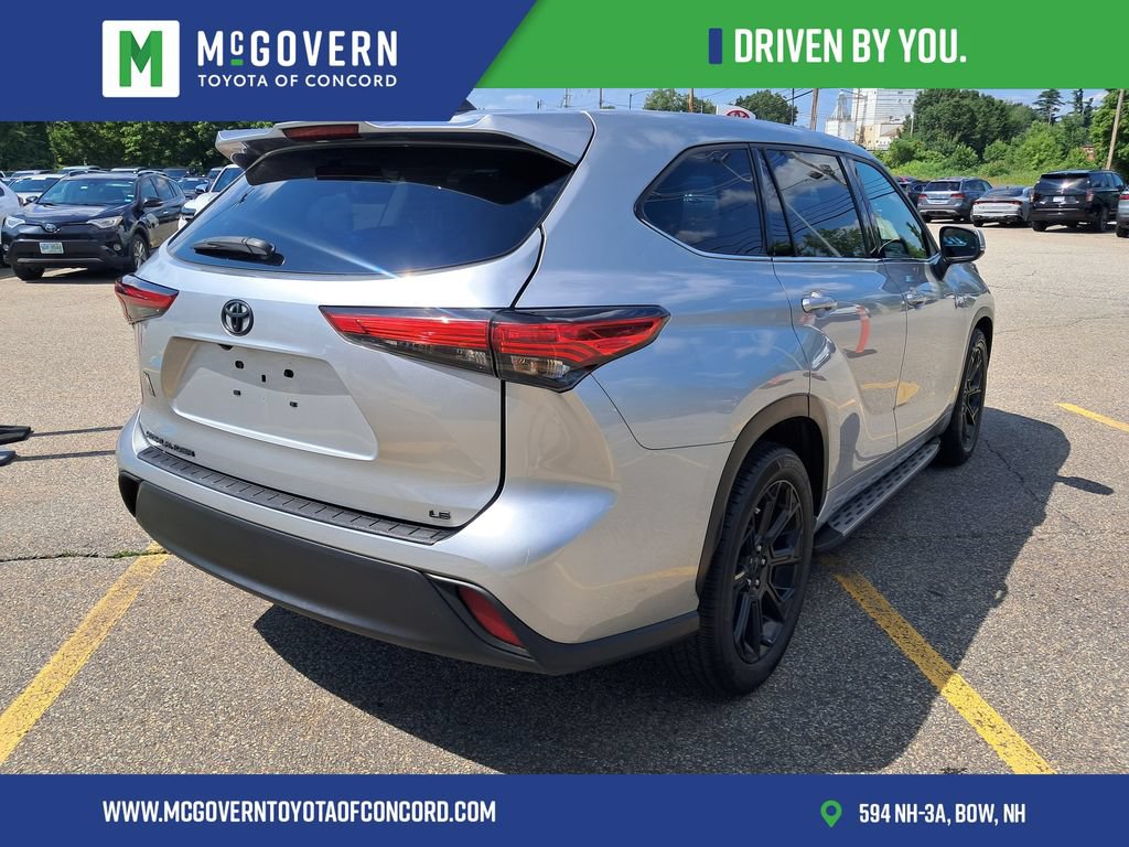 Used 2022 Toyota Highlander LE FWD image 7