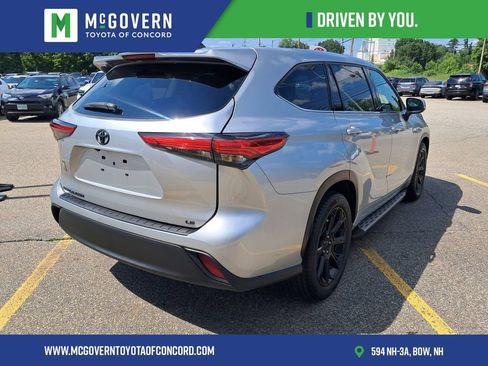 Used 2022 Toyota Highlander LE FWD image 7