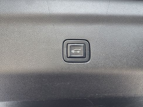 Used 2022 GMC Yukon SLT w/ SLT Premium Package AWD/4WD image 7