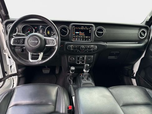 Used 2021 Jeep Wrangler Unlimited Sahara w/ Cold Weather Group AWD/4WD image 17