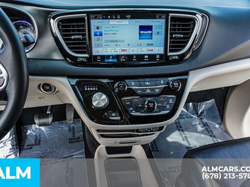 Used 2022 Chrysler Pacifica Touring-L image 47