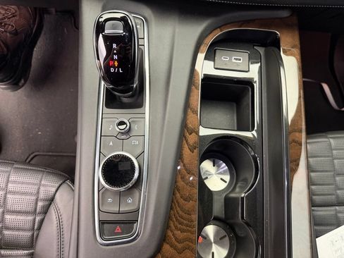 Used 2024 Cadillac Escalade Sport Platinum w/ LPO, ONYX Package AWD/4WD image 17