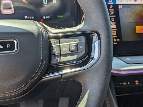 Used 2024 Jeep Wagoneer Launch Edition image 20