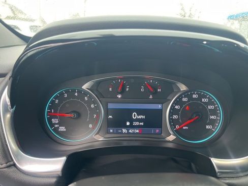 Used 2023 Chevrolet Traverse LT image 14