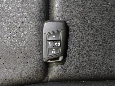 Used 2020 Volkswagen Atlas Cross Sport SE image 32