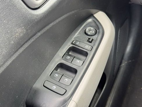 Used 2021 Hyundai Venue SEL image 17