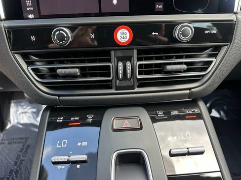Certified 2026 Porsche Macan AWD/4WD image 26