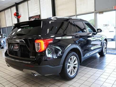 Used 2023 Ford Explorer Limited w/ Equipment Group 301A AWD/4WD image 18