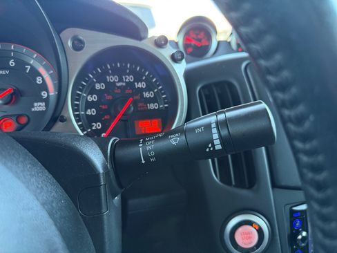 Used 2017 Nissan 370Z Coupe RWD image 16