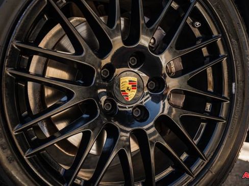 Used 2018 Porsche Cayenne Platinum Edition image 3