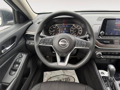 Used 2024 Nissan Altima 2.5 SV image 12