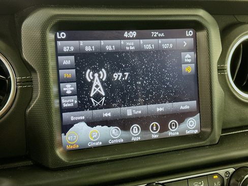 Used 2022 Jeep Wrangler Unlimited Sahara AWD/4WD image 21