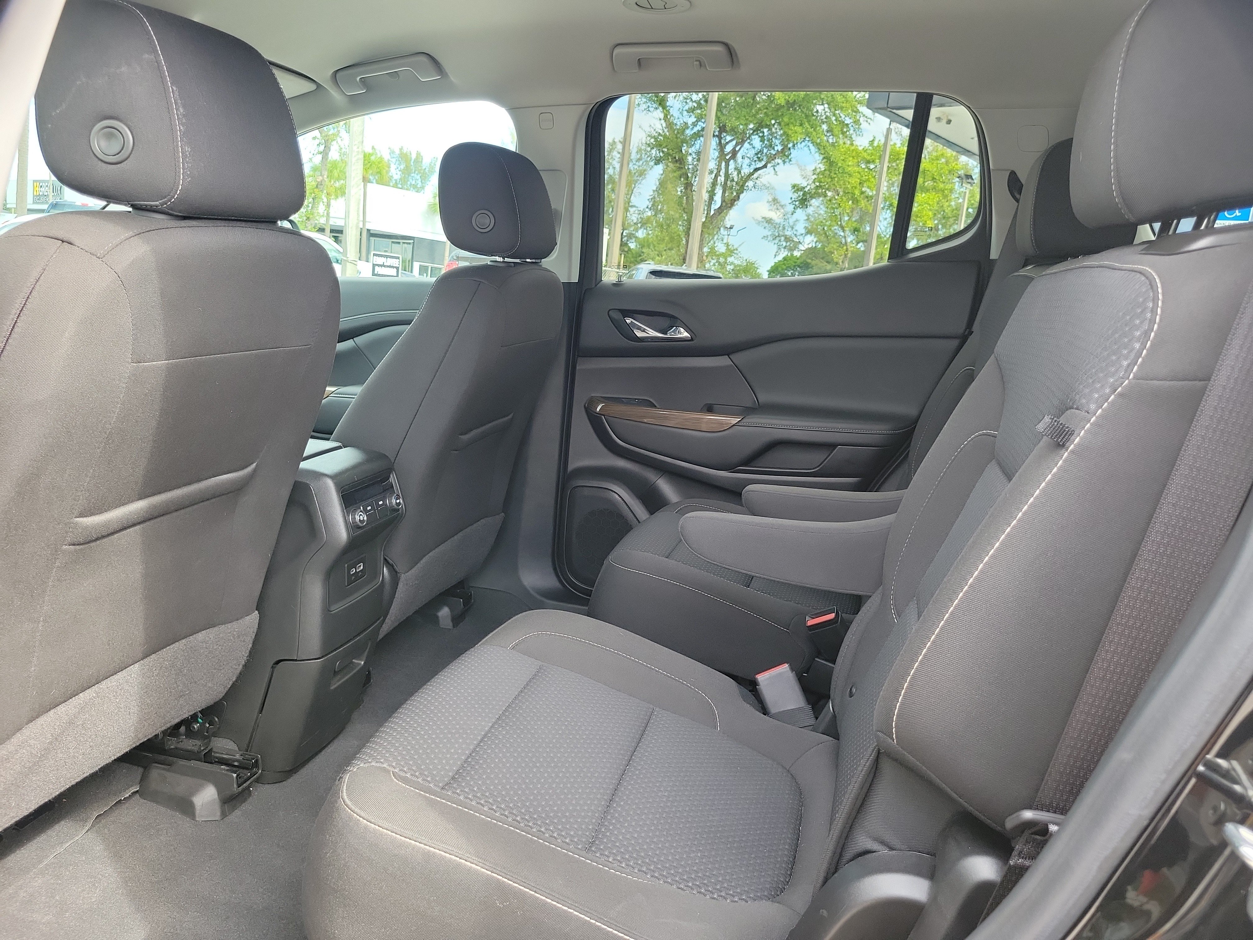 Used 2023 GMC Acadia SLE FWD image 12