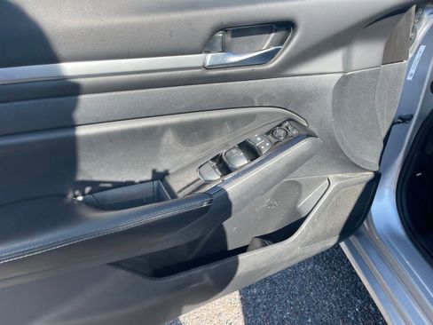 Used 2023 Nissan Altima 2.5 SV image 13