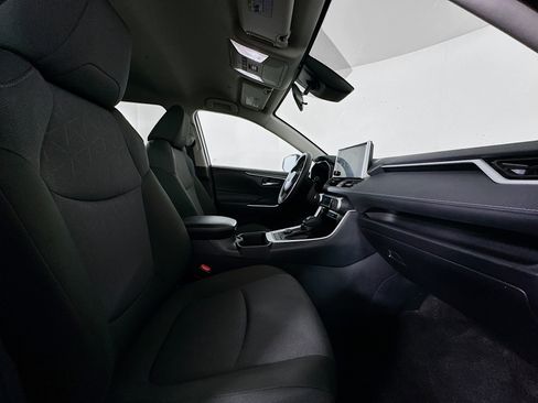 Used 2025 Toyota RAV4 XLE image 30