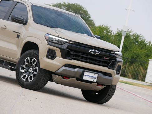 Used 2023 Chevrolet Colorado Z71 w/ Z71 Convenience Package 2 AWD/4WD image 36