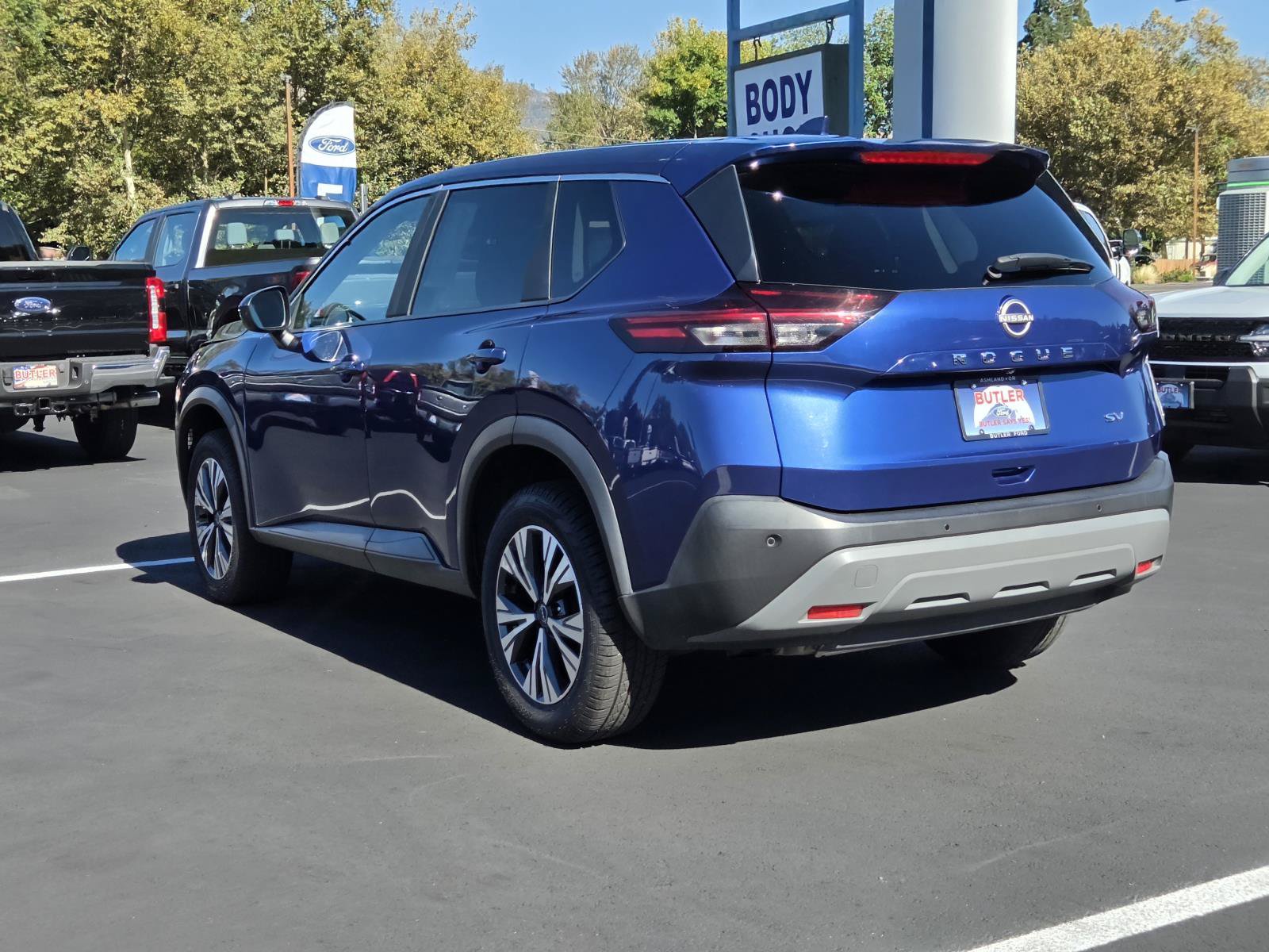 Used 2023 Nissan Rogue SV FWD image 7