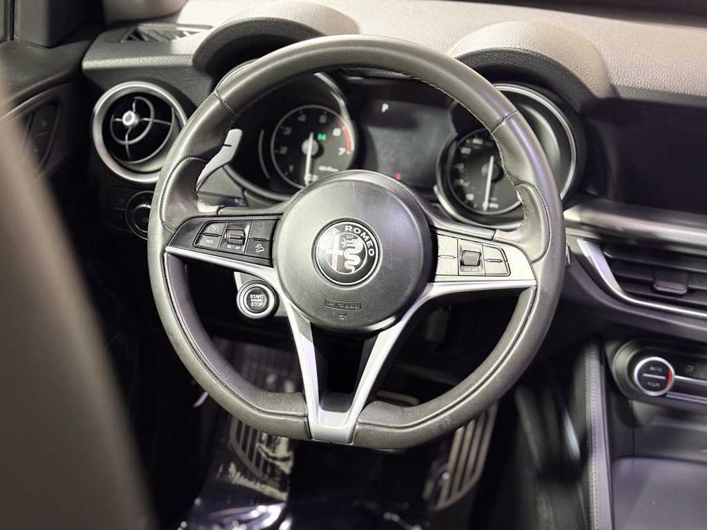 Used 2018 Alfa Romeo Stelvio Sport w/ Quick Order Package 22J Sport AWD/4WD image 12