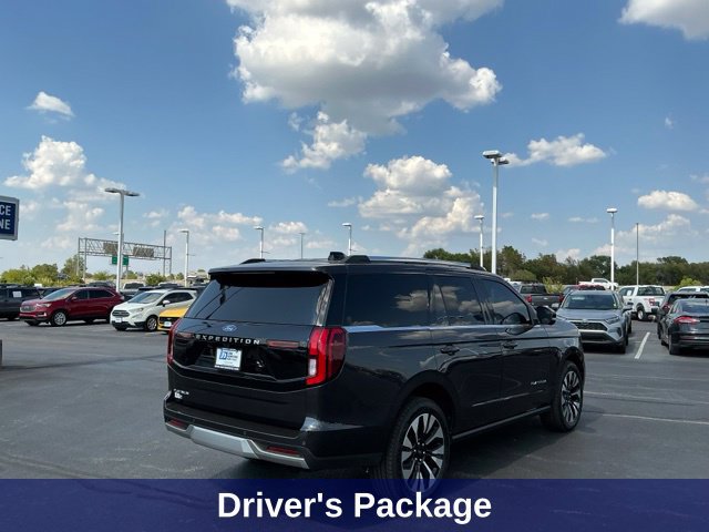 Used 2026 Ford Expedition Platinum w/ Driver's Package AWD/4WD image 4