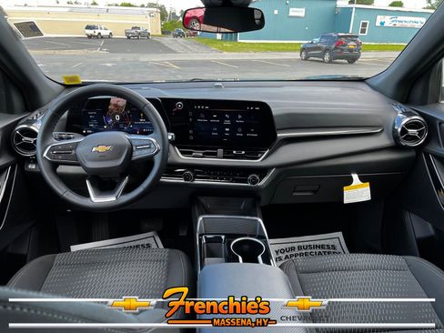 Used 2025 Chevrolet Equinox LT FWD image 9