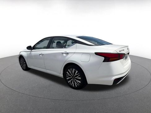 Used 2025 Nissan Altima 2.5 SV FWD image 10