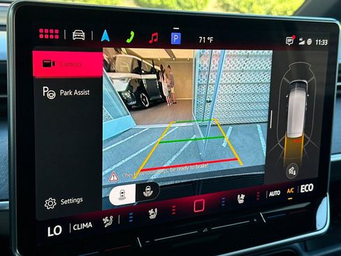 New 2025 Volkswagen ID. Buzz Pro S RWD image 20