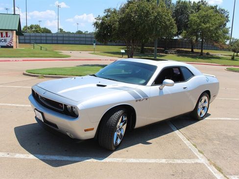 Used 2010 Dodge Challenger R/T RWD image 1