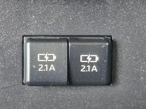 Used 2021 Toyota Highlander LE FWD image 8