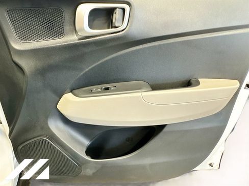 Used 2022 Hyundai Venue SEL FWD image 30