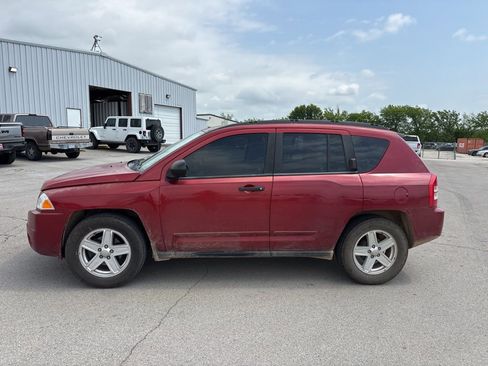 Used 2009 Jeep Compass Sport image 6