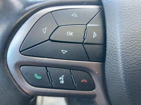 Used 2021 Jeep Cherokee Limited image 40