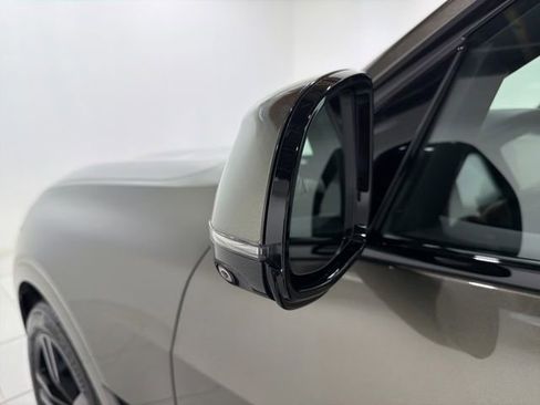 Used 2022 BMW X7 xDrive40i w/ M Sport Package AWD/4WD image 9