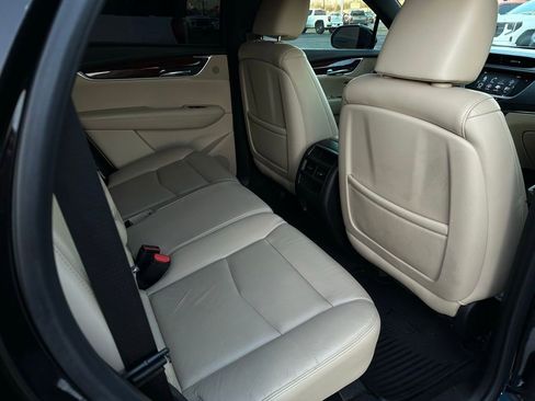 Used 2018 Cadillac XT5 Luxury w/ Driver Awareness Package image 19