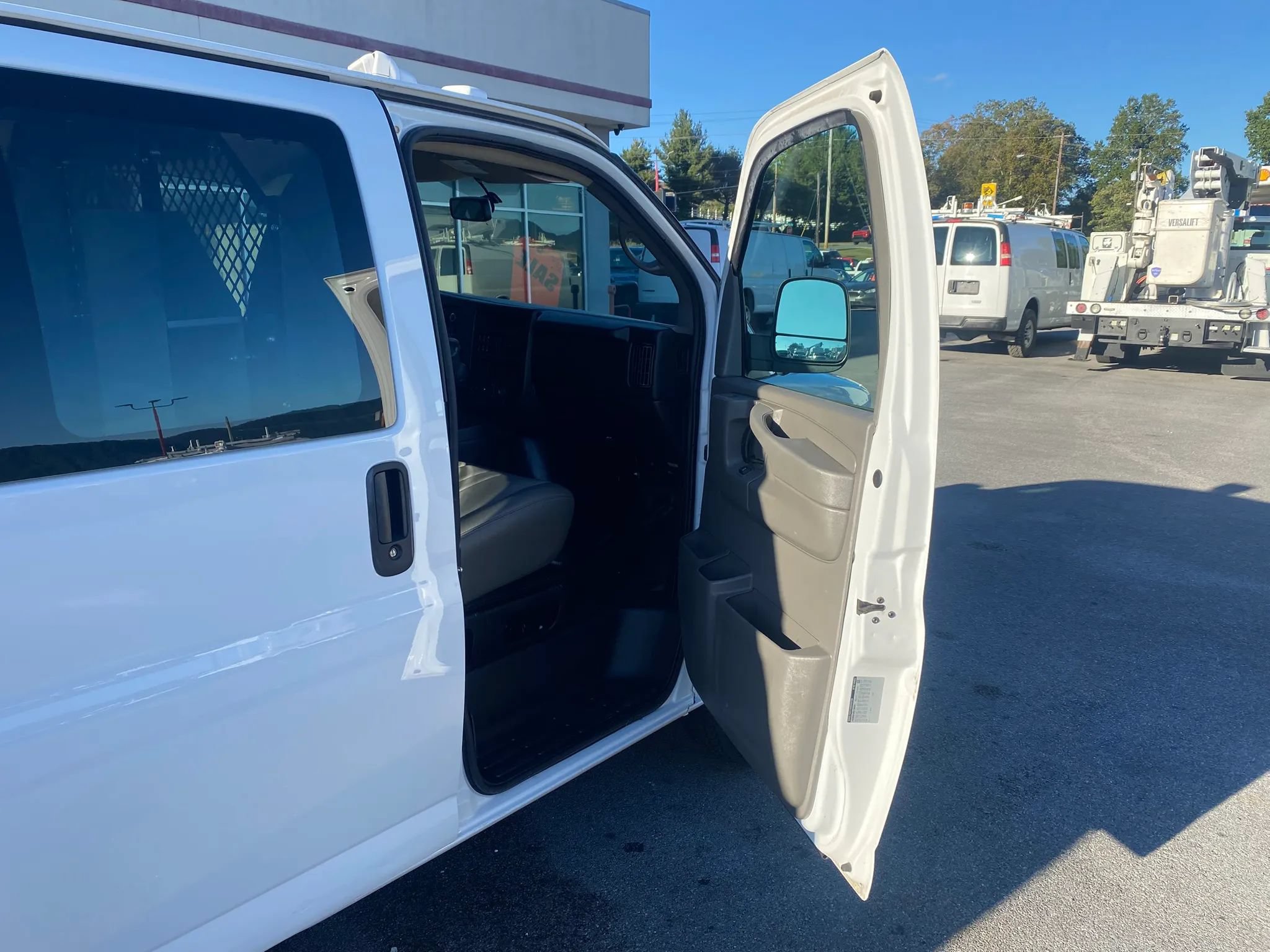 Used 2014 Chevrolet Express 1500 AWD image 15