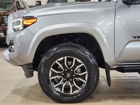 Used 2023 Toyota Tacoma TRD Sport w/ Technology Package RWD image 5