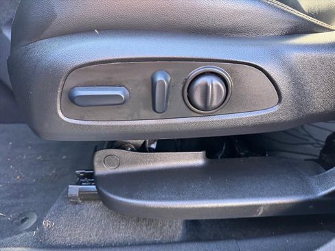 Used 2023 Chevrolet Equinox Premier image 16