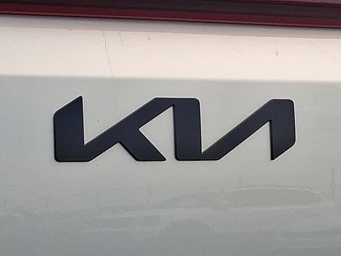 Certified 2025 Kia Carnival SX Prestige FWD image 32