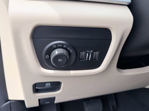 New 2026 Jeep Grand Cherokee L Limited RWD image 13