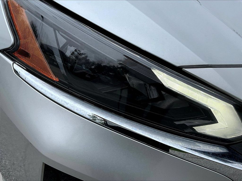 Used 2024 Nissan Altima 2.5 SV FWD image 31